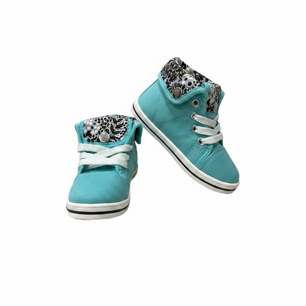 Basket turquoise fond blanc
