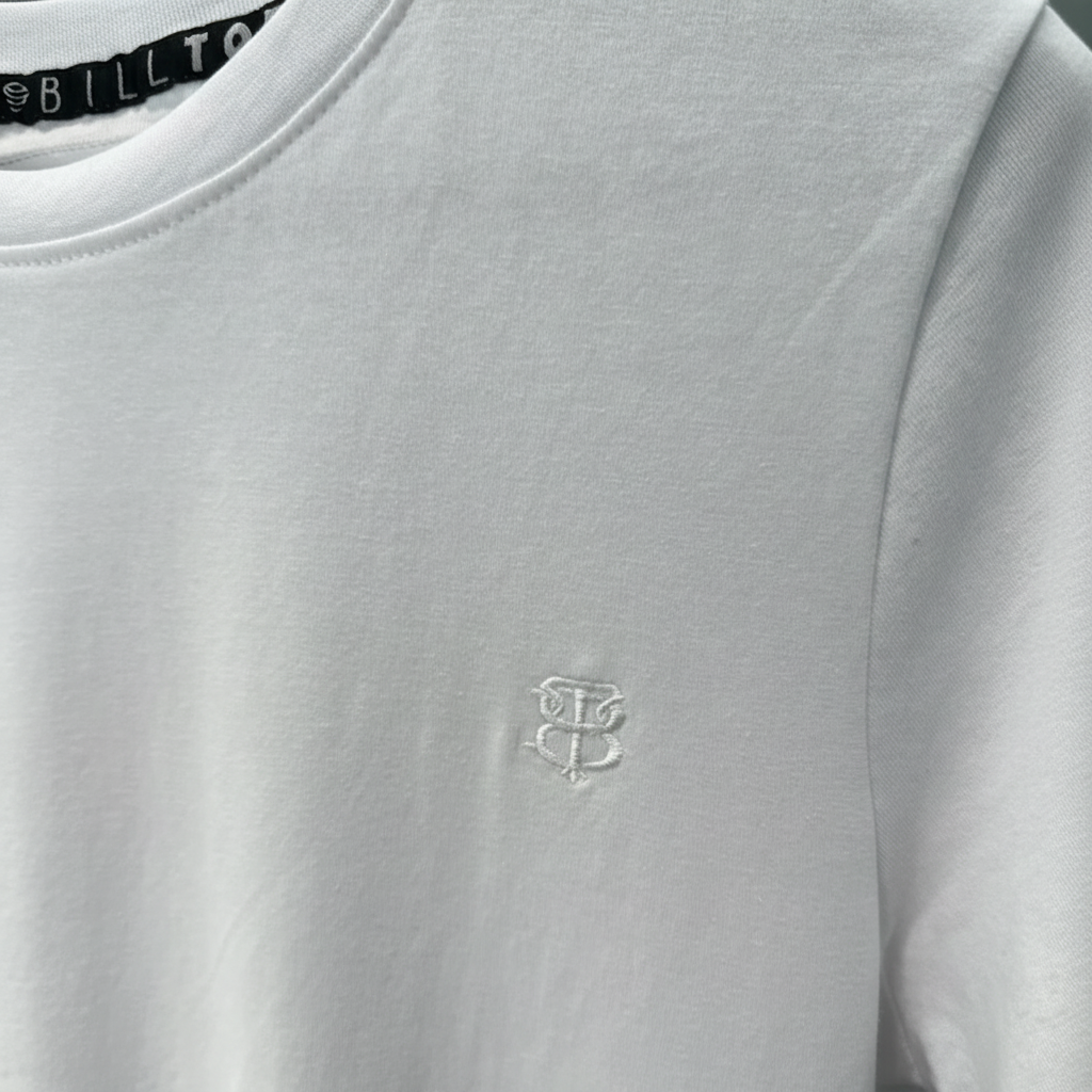 T-shirt femme blanc Bill Tornade Paris – détail logo brodé