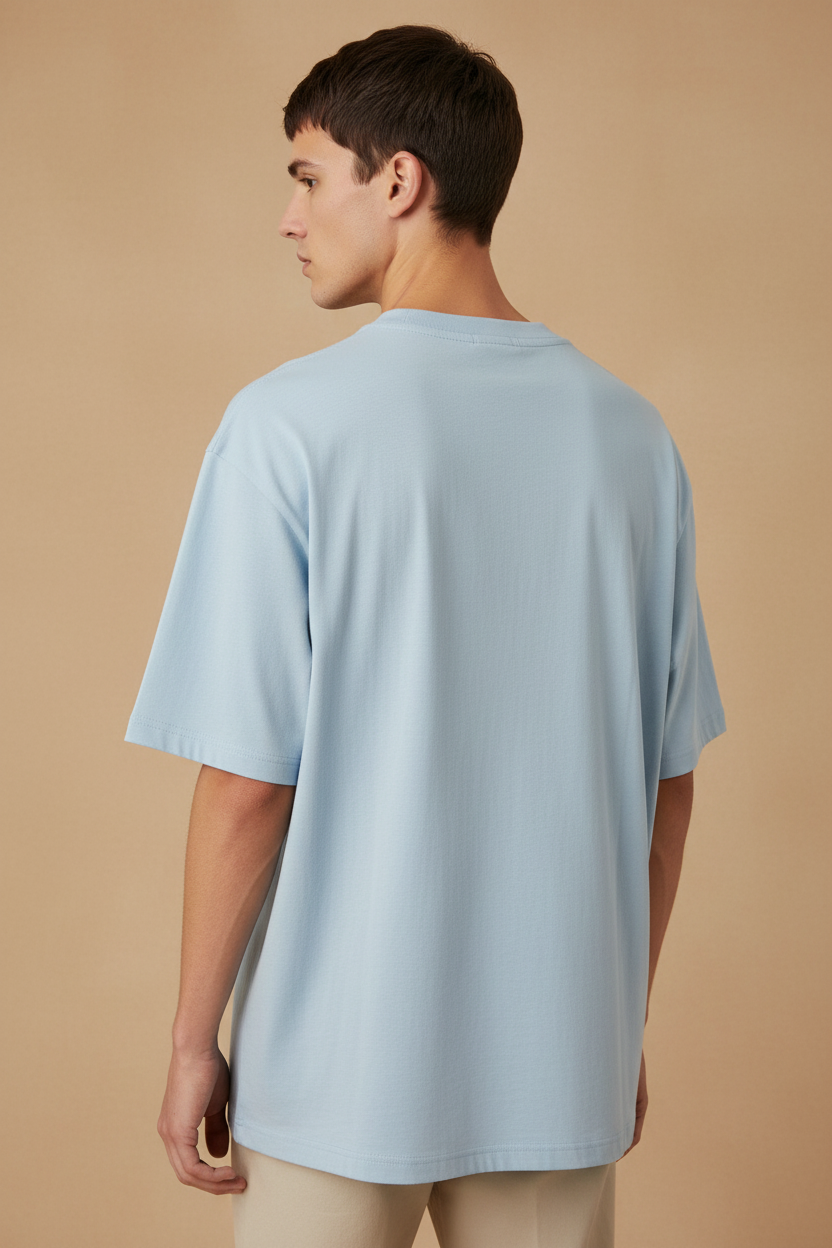 T-Shirt Oversize Bleu Ciel — Porté dos